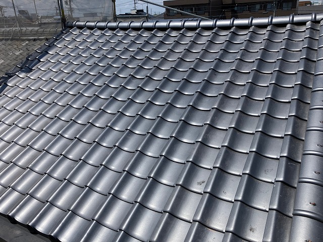 桟葺き工法で瓦葺き